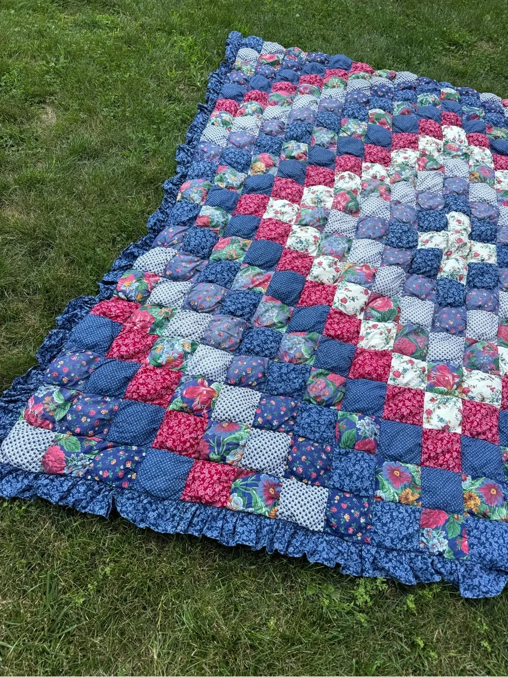Full size Puff Handmade Floral Patchwork Quilt in Blue, Pink and white + 2 shams